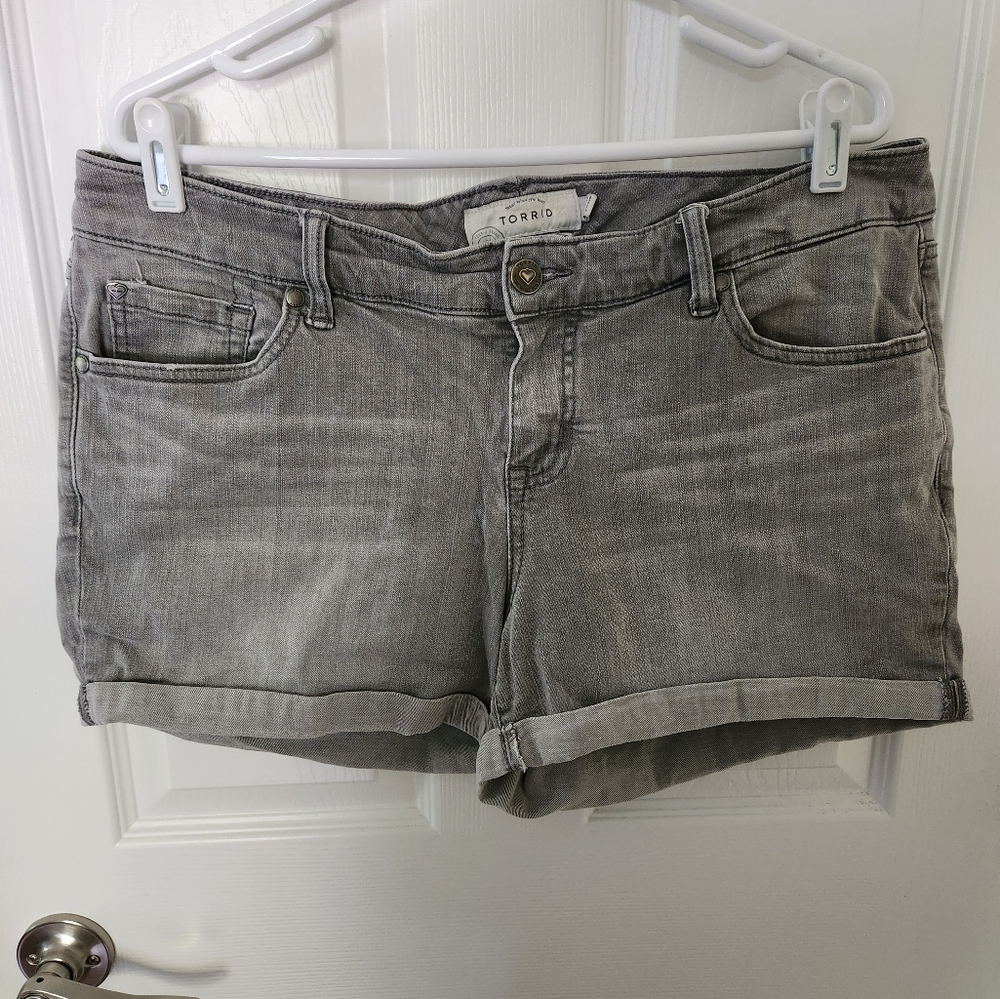 Torrid Gray Denim Jean Shorts Plus Size 16 EUC
